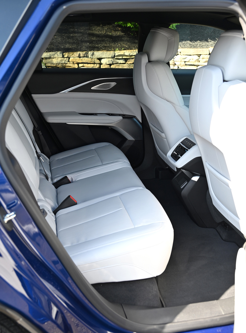 Cadillac LYRIQ 2024